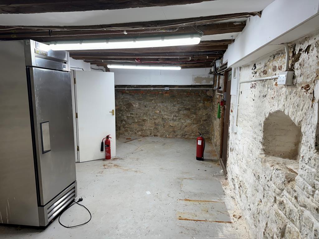 Lot: 9 - FORMER CAFÉ AND CARE FACILITY IN HIGH STREET - Basement